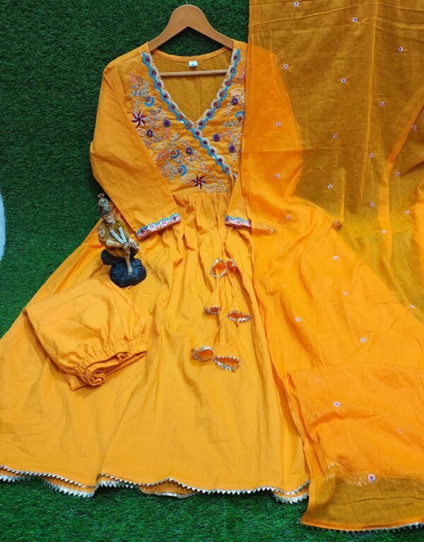 New arrival beautiful anarkali embroidery suit set - Image 3