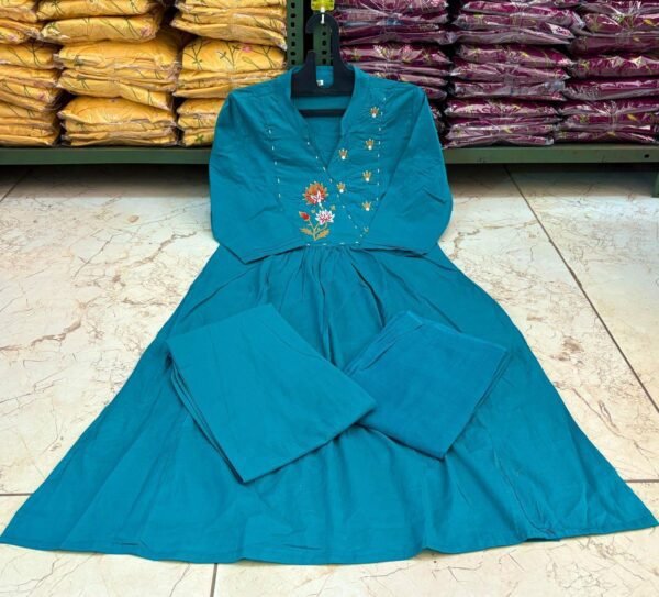 Beautiful cotton Kurti, pant and dupatta set - Image 4