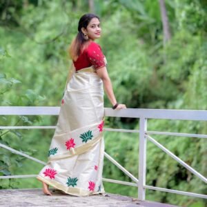 Golden tissue saree with lotus print all over body..

Saree length 6.25 meter