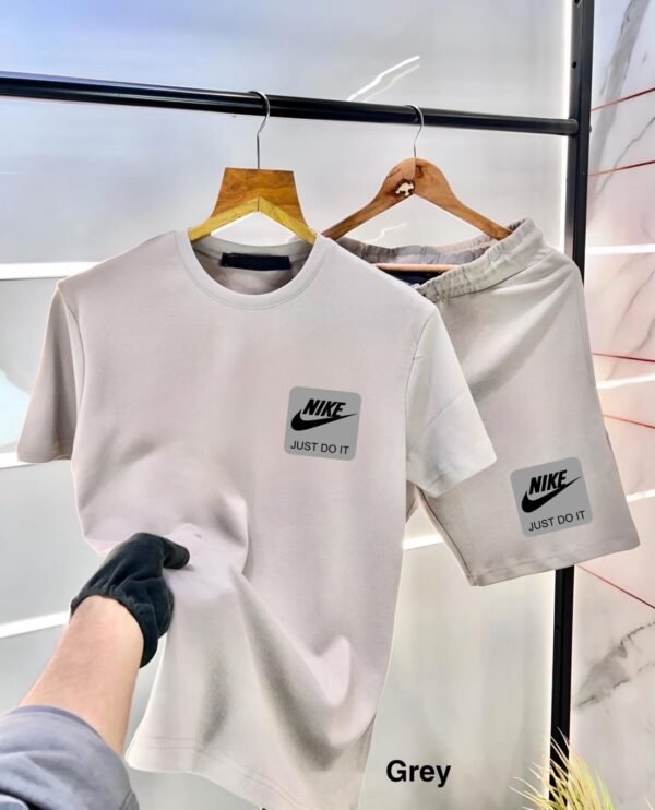 *BRAND:*     *NIKE*
*FOR:* Boys & Girls
Fabric : Cotton