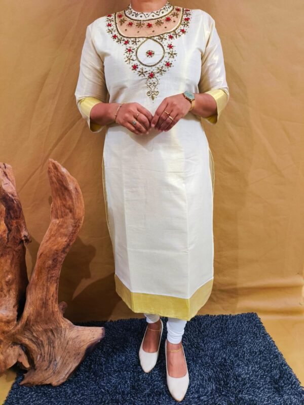 ONAM COLLECTION ✨ ✨ 
Tissue material with slitted pattern 
With lining 
Heavy jewel neck design
