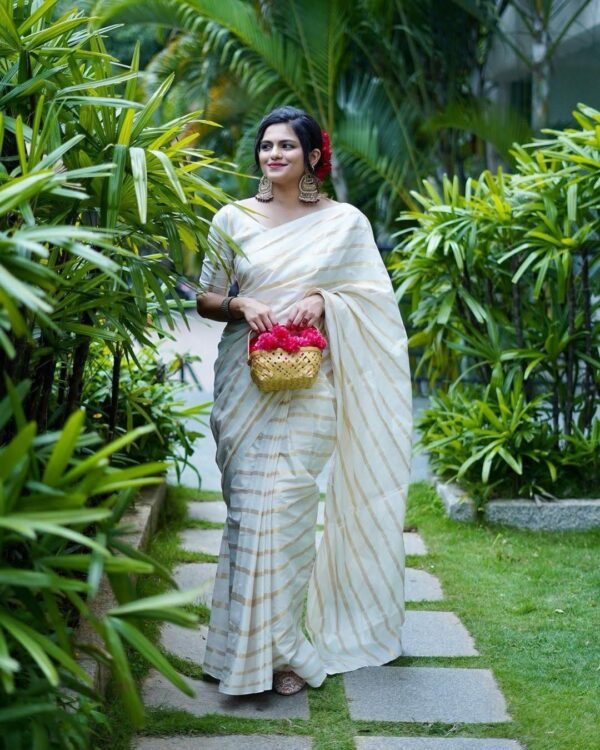 Cotton golden lines saree with tussels - Image 4