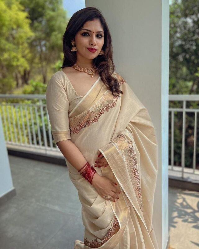 flower shed golden tissue embroidered saree - Image 5