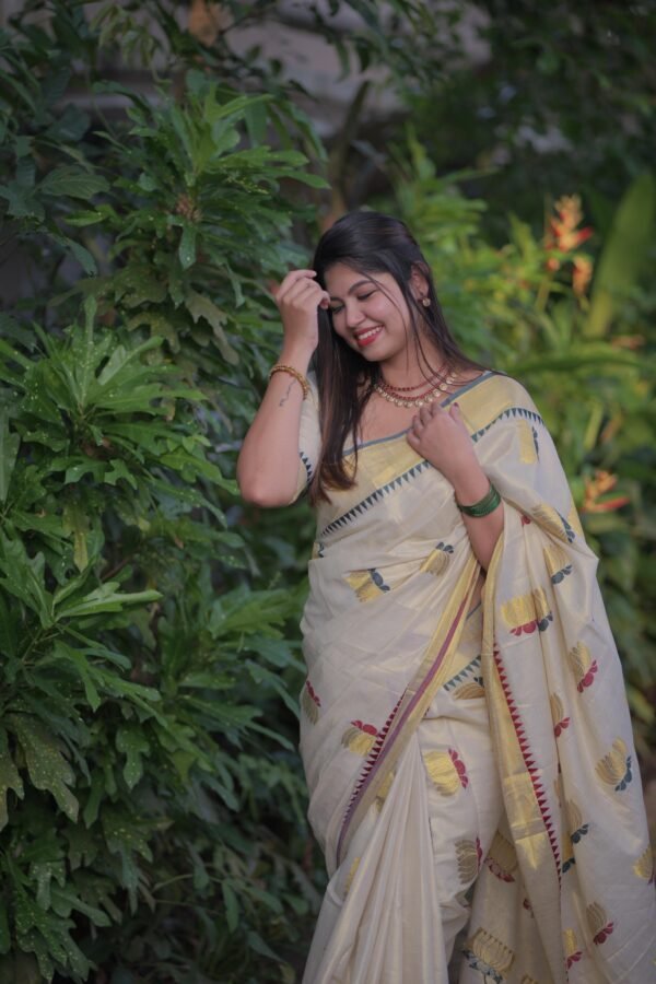 Lotus weave golden tissue saree with temple borders - Image 2