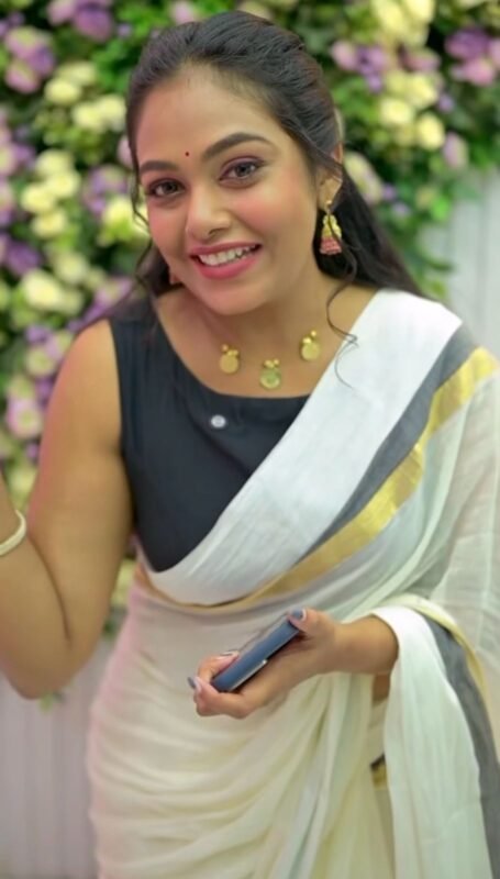 black gold off white mul mul saree - Image 2