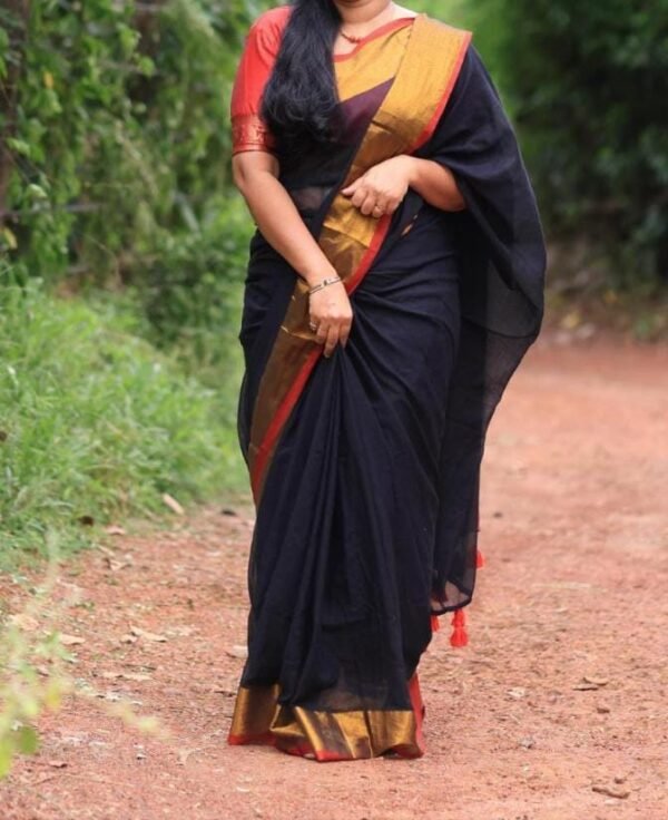 Red border Black mul mul saree - Image 3