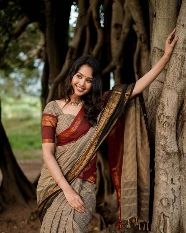 Ganga Yamuna Border checks maroon black border saree - Image 5