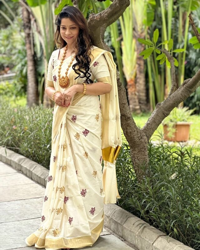 Rose embroidered cotton saree - Image 3